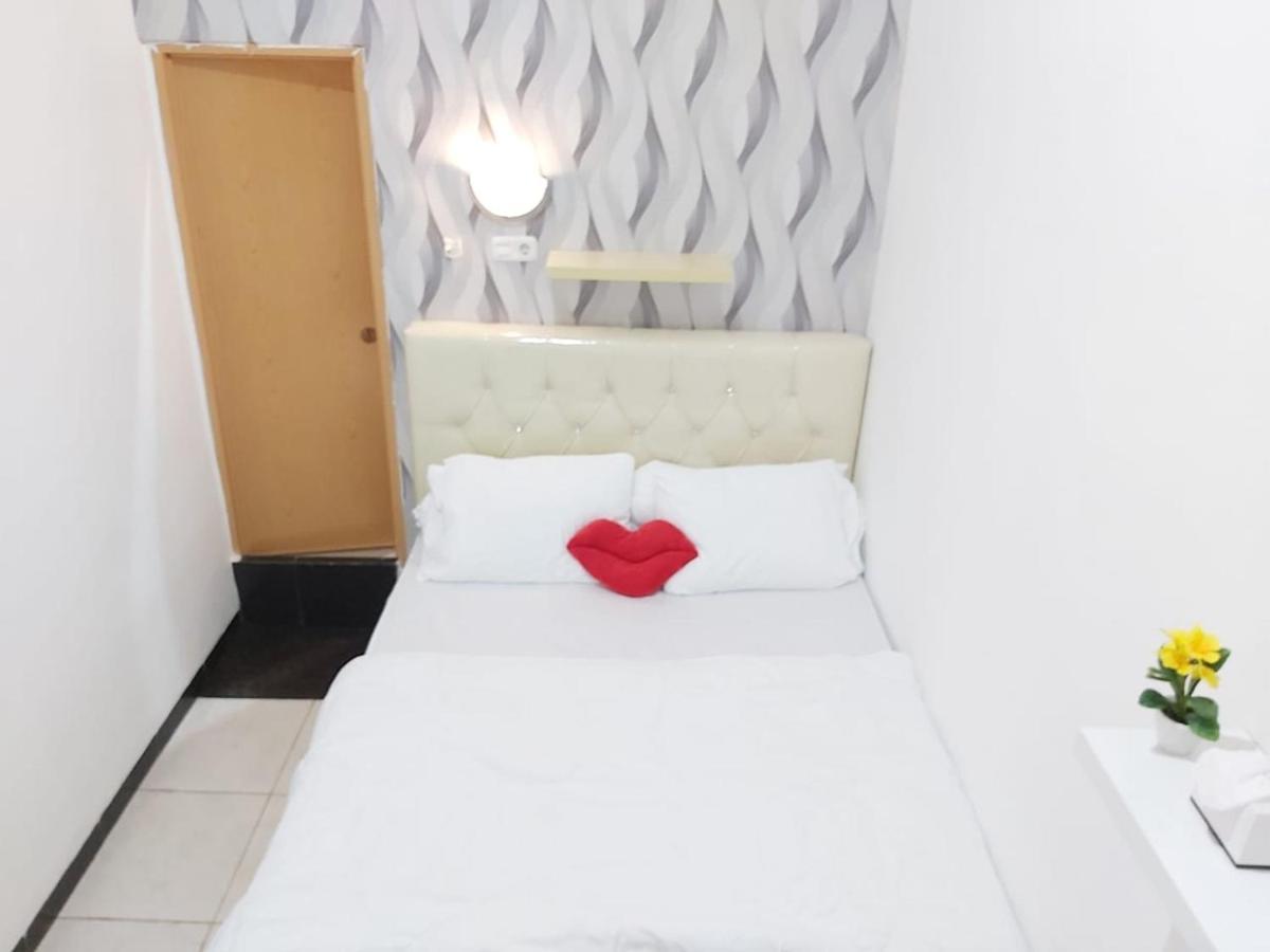 Alex Hostel 2 Palembang Esterno foto